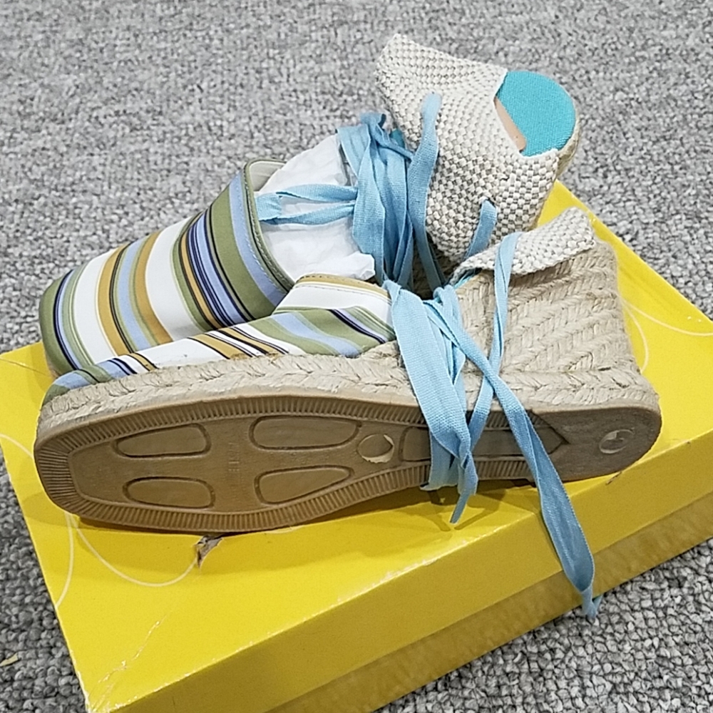 Joan & David Espadrilles - Picture 3 of 4